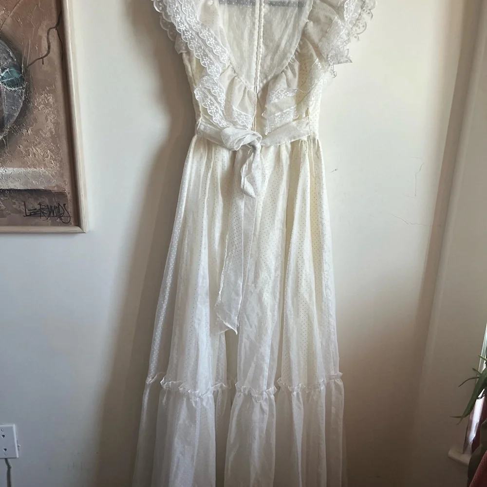 Vintage JCPenney Ivory Lace Wedding Dress - size 7/8 - Picture 9 of 16
